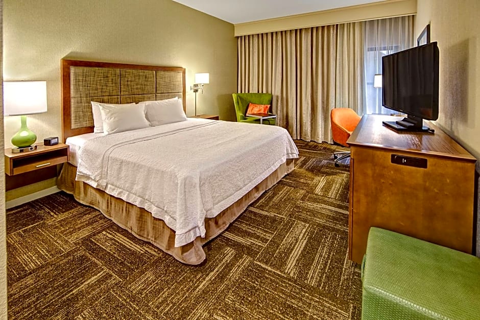 Hampton Inn and Suites Asheville Airport