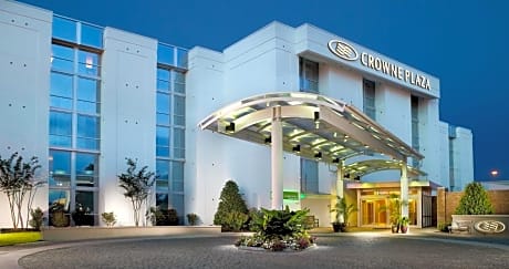 Crowne Plaza Charleston, an IHG Hotel
