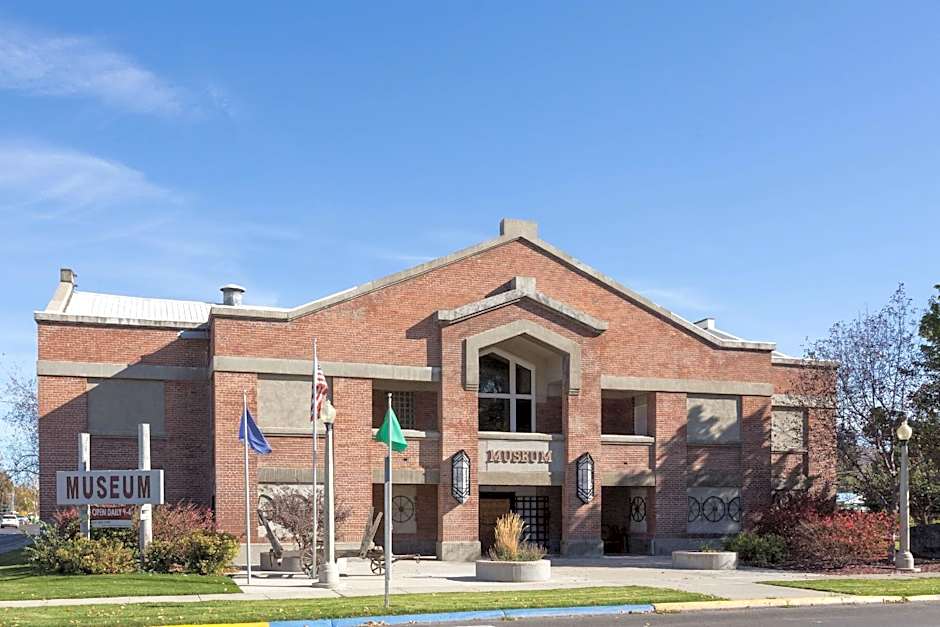Knights Inn - Baker City OR