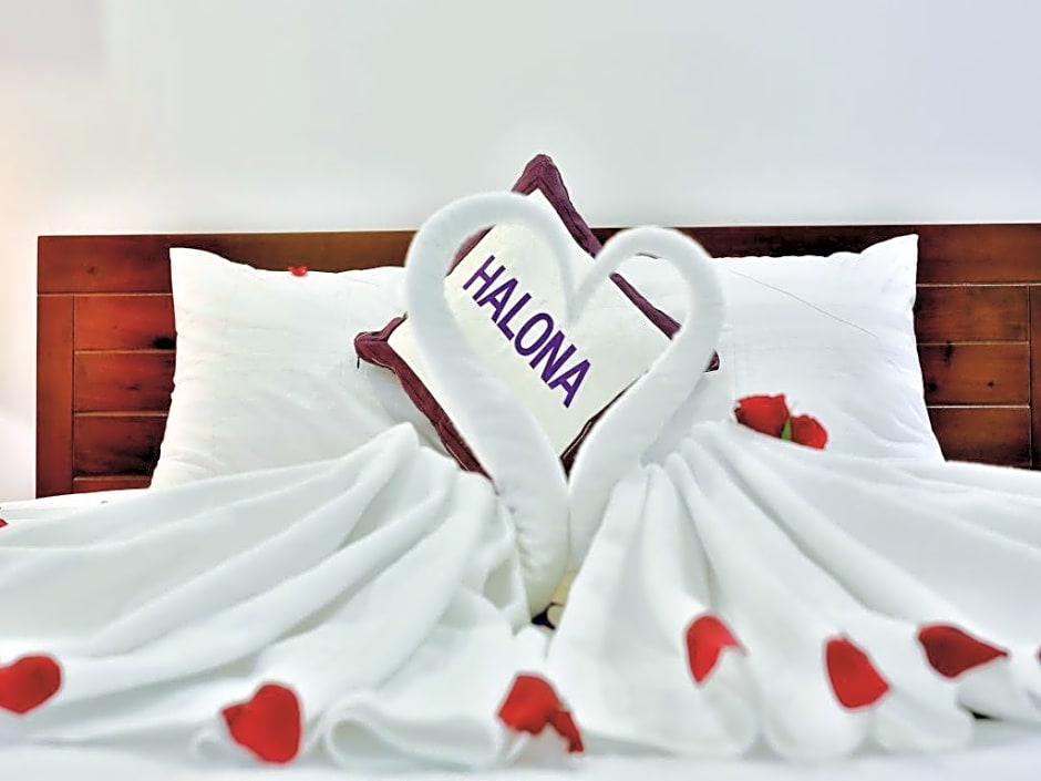 Halona Hotel