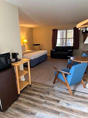 Photo 1 of 4 of Standard 1 King Bed, Accessible