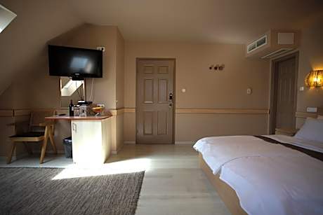 Quadruple Room with Private Bathroom