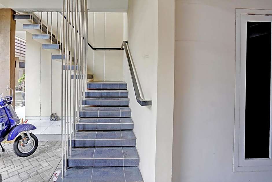 OYO Life 92190 Arya Guest House