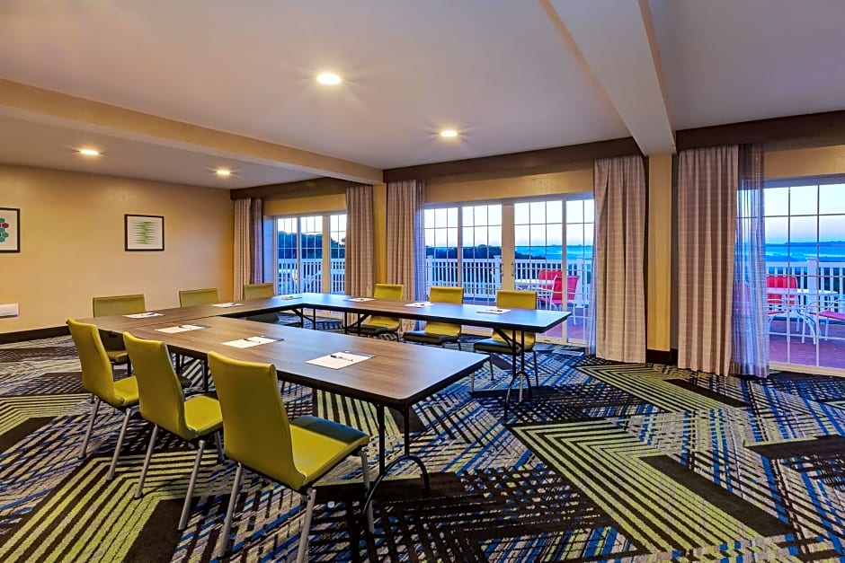 Holiday Inn Express Hotel & Suites Petoskey, an IHG Hotel