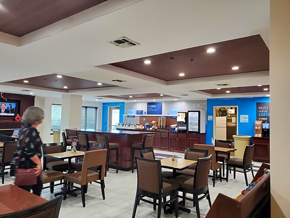 Holiday Inn Express & Suites San Antonio West Sea World Area by IHG