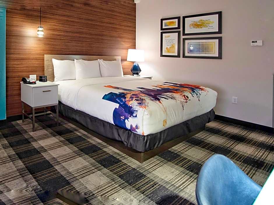La Quinta Inn & Suites by Wyndham Oklahoma City Airport