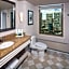 Hilton Philadelphia at Penn’s Landing