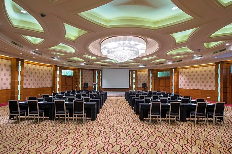 Haitang Xiaoyue Shengdi Hotspring Hotel