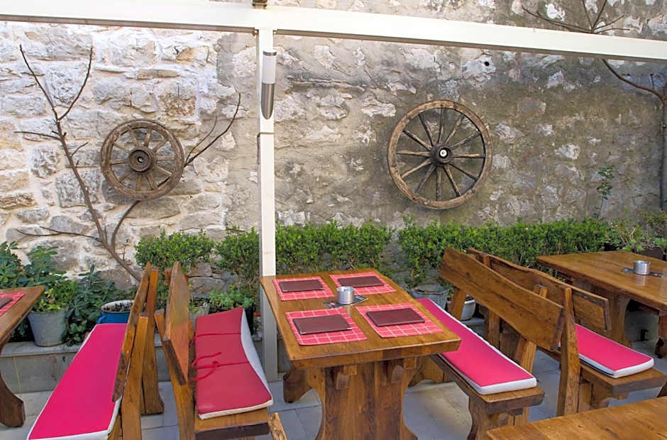 Aspalathos Residence