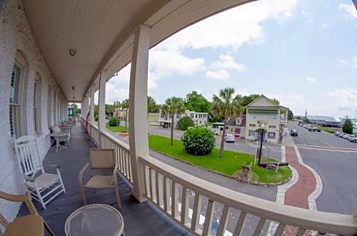 Riverview Hotel