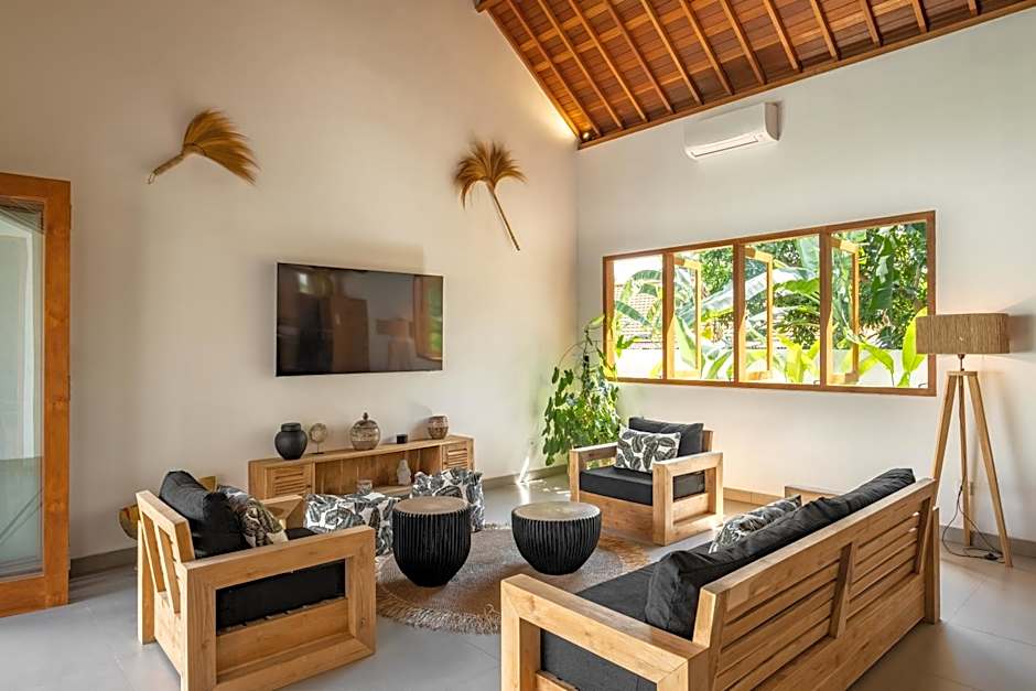 Lovely 3 Bedroom Villa Kembali