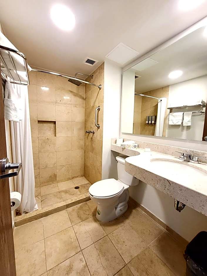 Hotel Mesaluna Near American Consulate