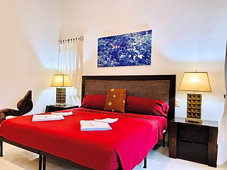 Jacuzzi Economy King Size Bed Room