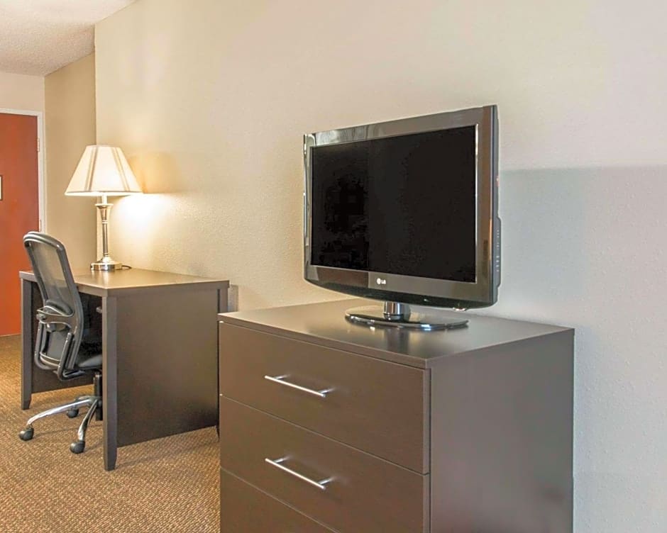Quality Inn & Suites Niles