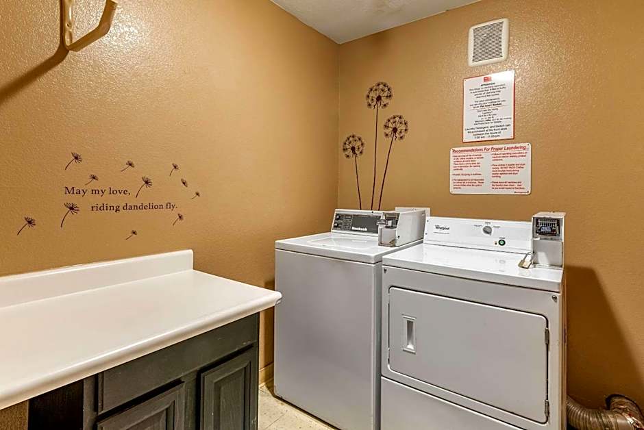 Econo Lodge Pueblo North