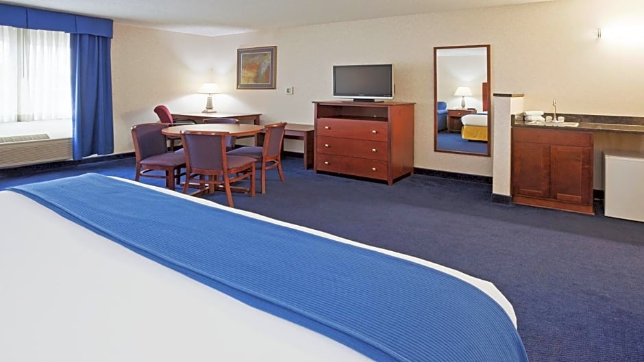 Holiday Inn Express Deforest, an IHG Hotel