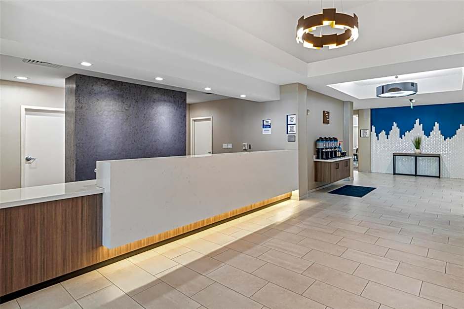 Best Western Valencia/Six Flags Inn & Suites