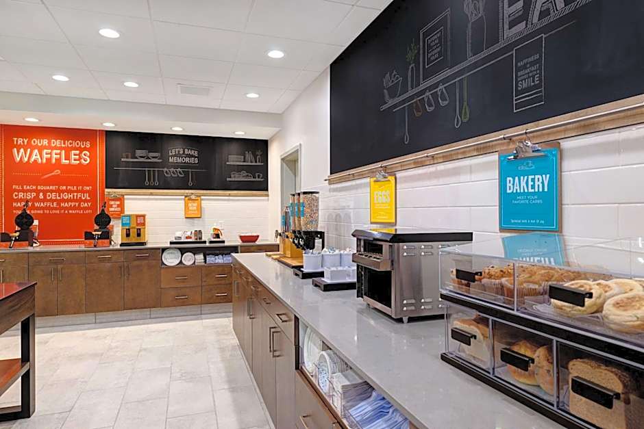 Hampton Inn By Hilton & Suites Marina