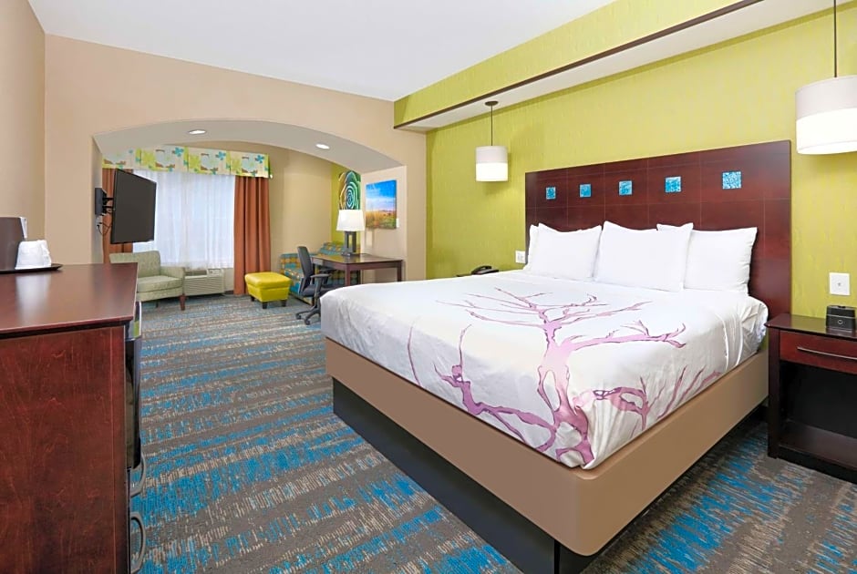 La Quinta Inn & Suites by Wyndham Dallas Grand Prairie South