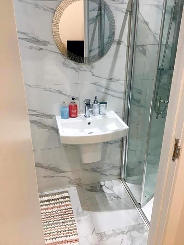 MIA Residence - Entire Studio apartment - City View - London - Next to Ealing Broadway Station