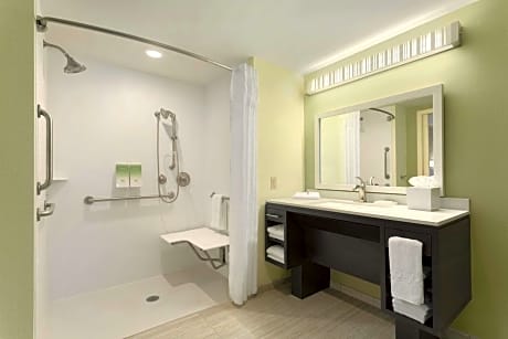 King Suite with Roll-In Shower - Non Smoking
