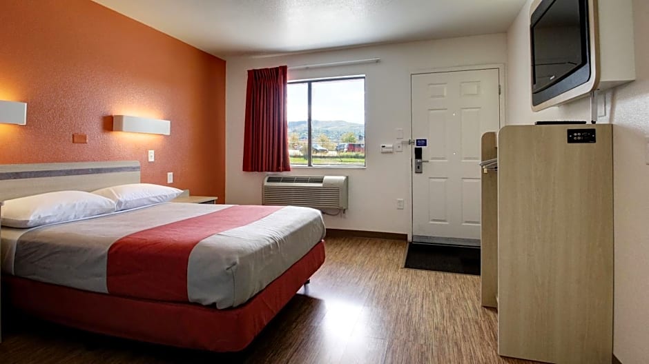 Super 8 by Wyndham Woods Cross - Salt Lake City North