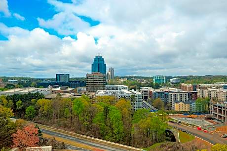 M Club lounge access, 1 Bedroom Suite, 2 Queen, Roll-in Shower