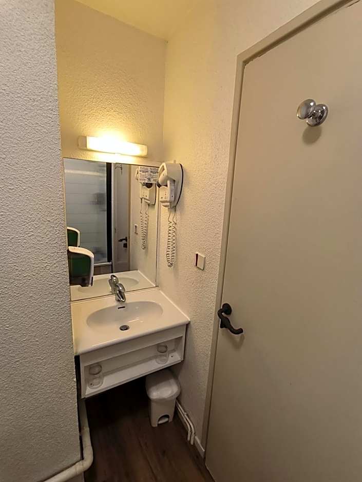 Kyriad Hotel Montpellier Centre Antigone