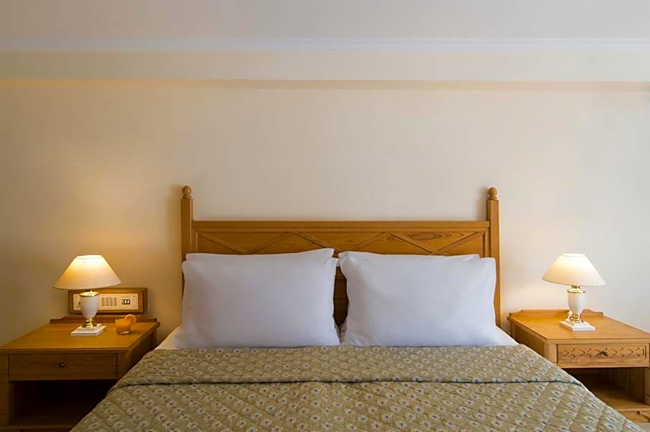 Mitsis Petit Palais Beach Hotel