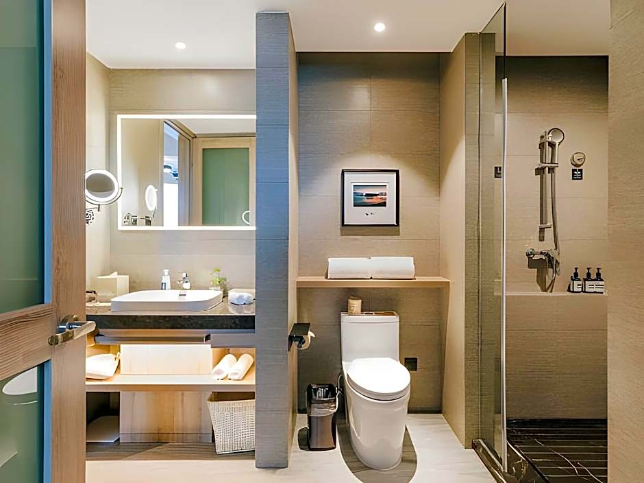 Atour Hotel (Yiwu International Trade City)