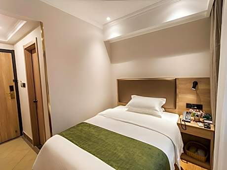 GTI - 1 Bed Guest Room, 1.5M Bed