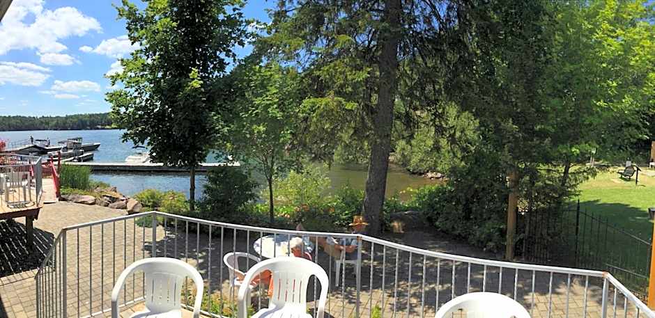 Boathouse Country Inn