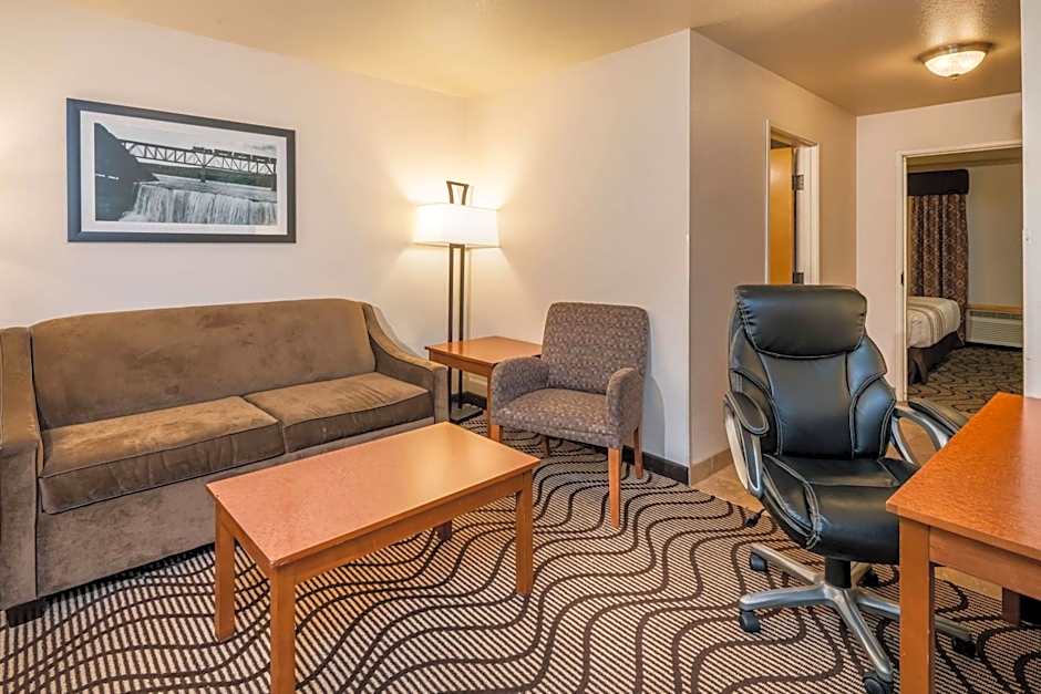 Best Western Plus Riverfront Hotel and Suites