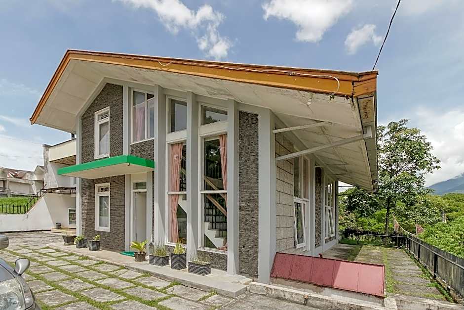 RedDoorz near Jam Gadang Syariah Bukit Tinggi