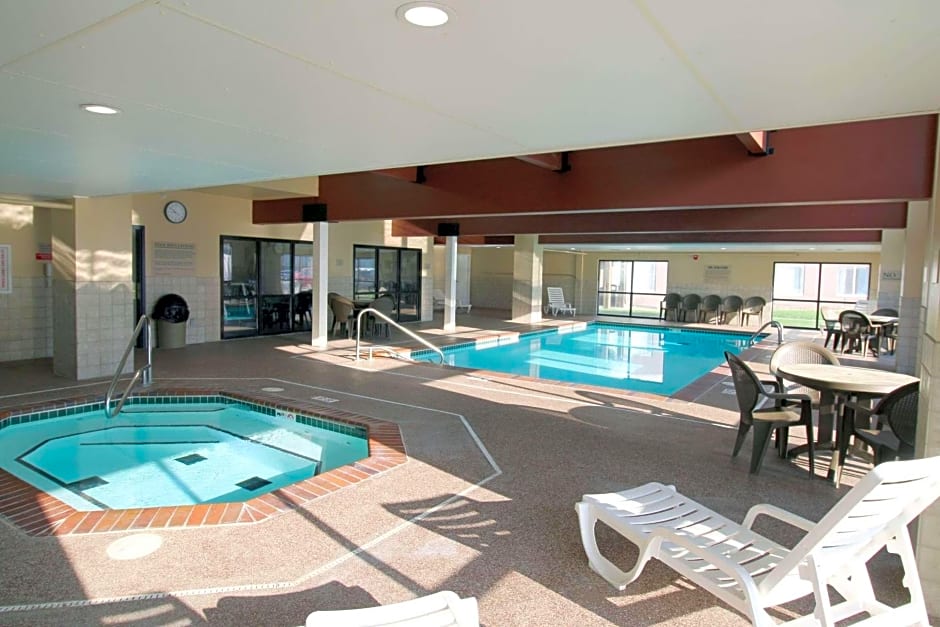 Country Inn & Suites by Radisson, Council Bluffs, IA