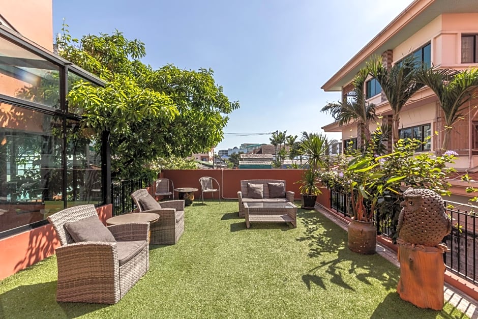 Baansuanprannok Hotel