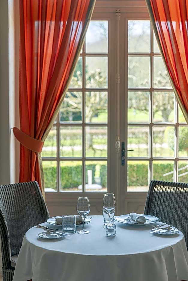 Le Chateau D'Etoges - Les Collectionneurs