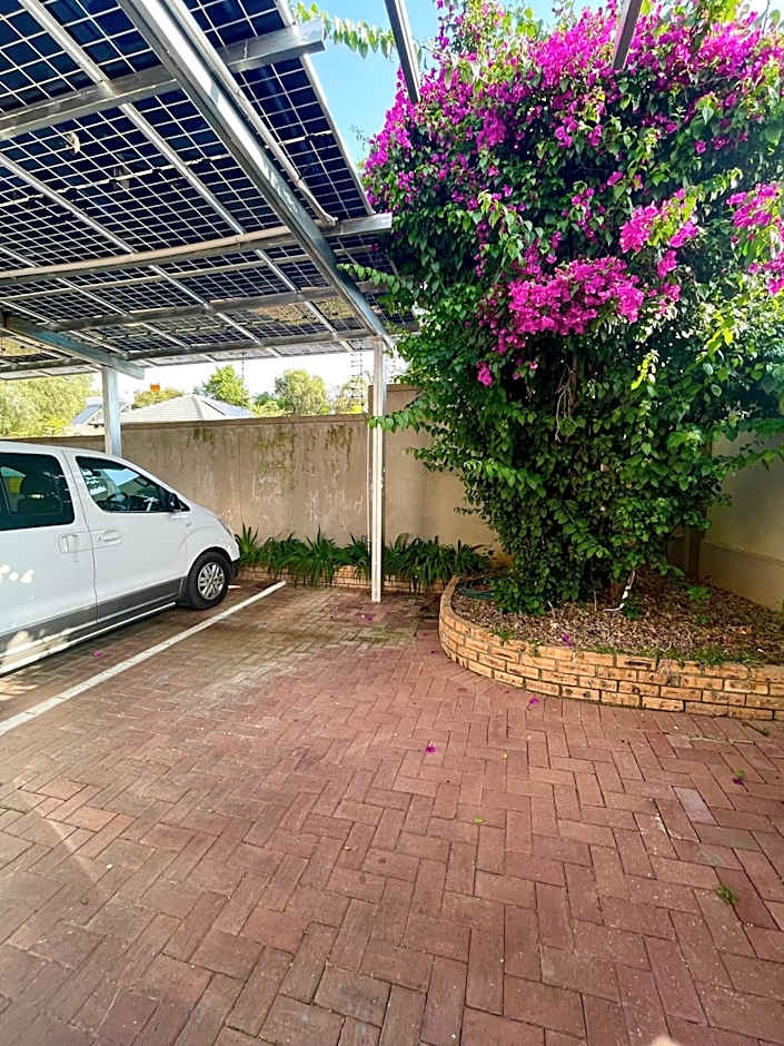 Azinnia Rivonia Guest House