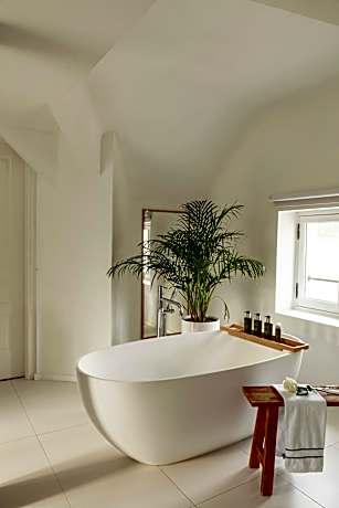 Maria Sorolla Grand Suite