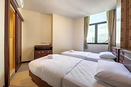 Twin Room with City View