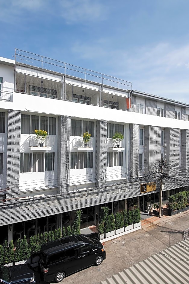 Ratchadamnoen Residence