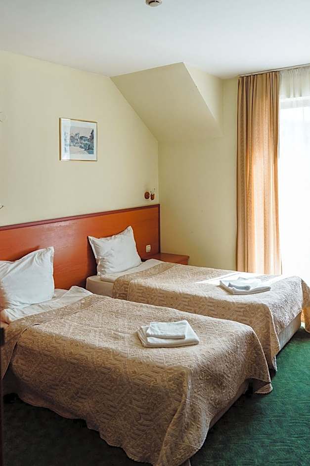 Dionis Hotel