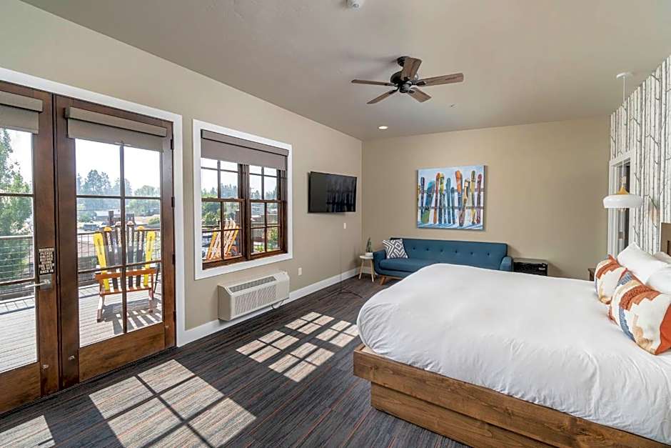 Ski Inn Taphouse Hotel