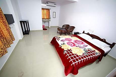 Deluxe Double Room (2 Adults + 1 Child)