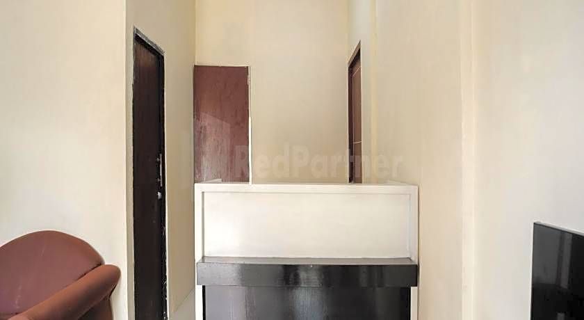 SRB near Mall Ciputra CIbubur Mitra RedDoorz