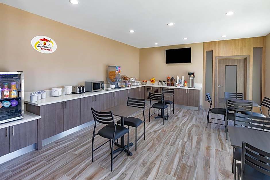 Super 8 by Wyndham Houston NW Beltway 8