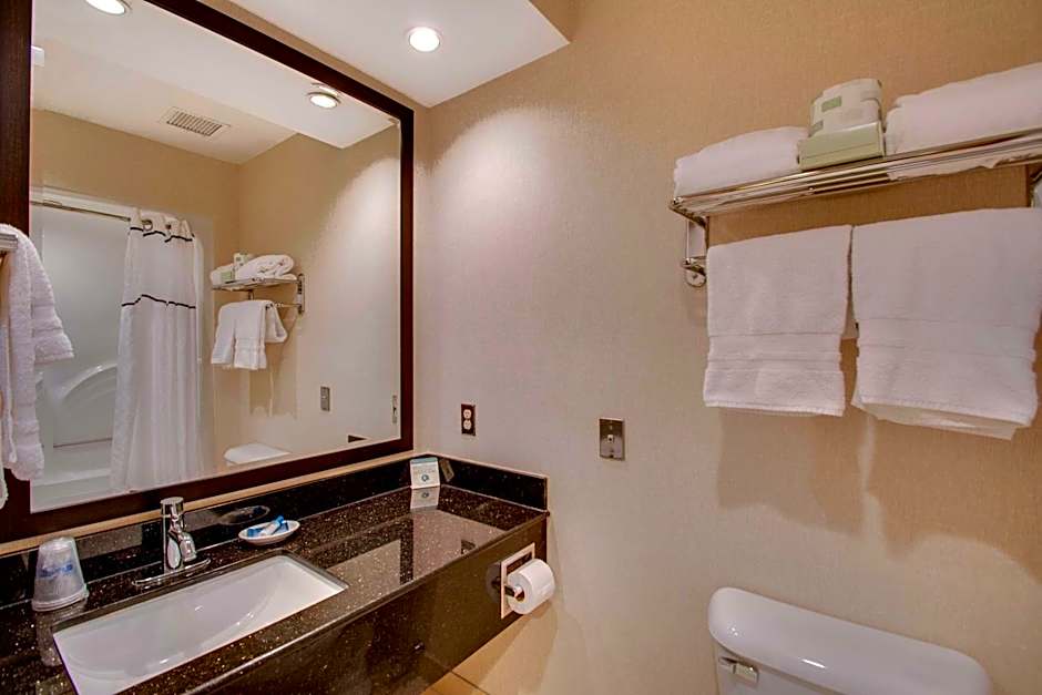 Best Western Plus The Inn At Hampton