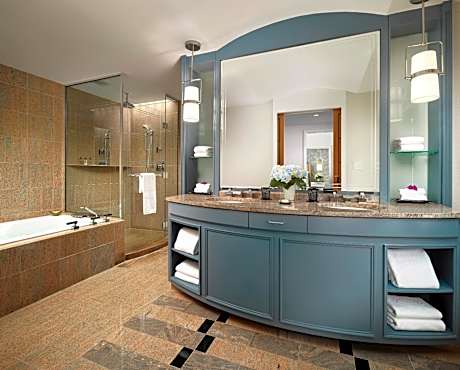 Back Bay Corner King Suite