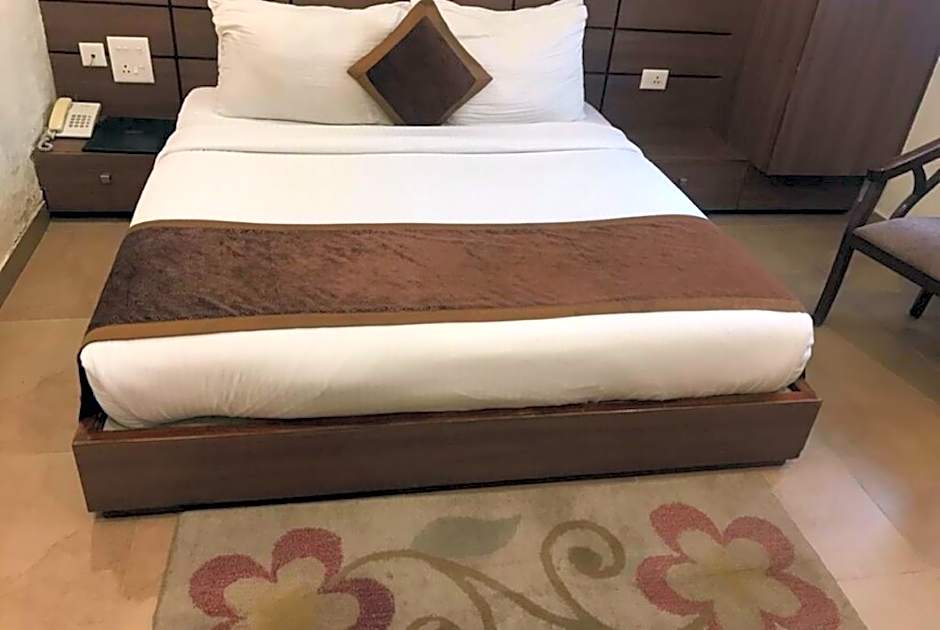 Goroomgo City Square Hisar