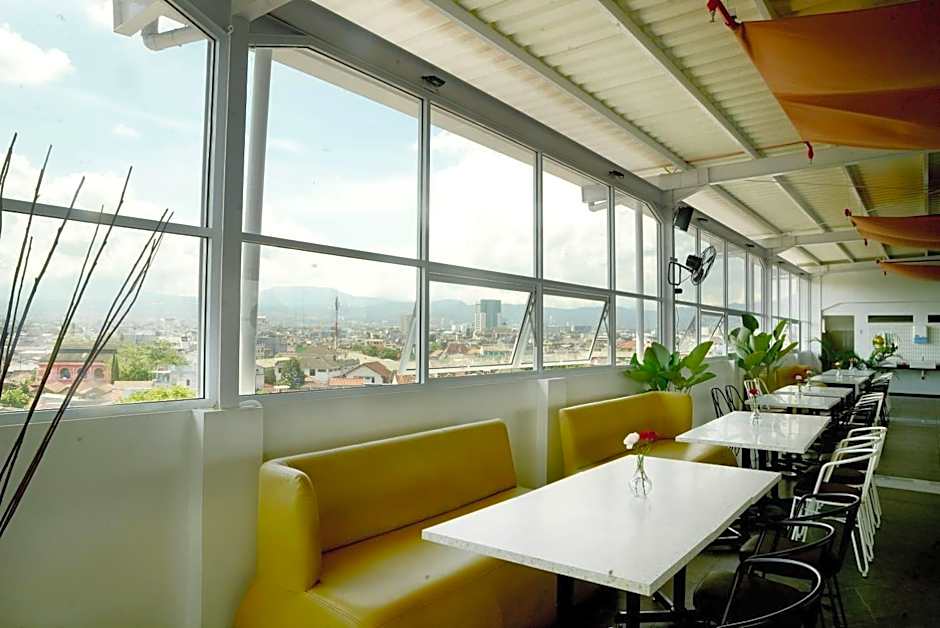 Front One Hotel Pasir Koja Bandung